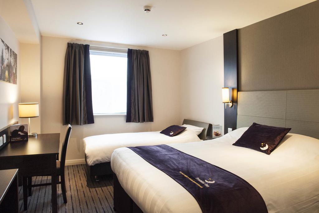 Premier Inn Glasgow - Bellshill Мотеруэлл Номер фото