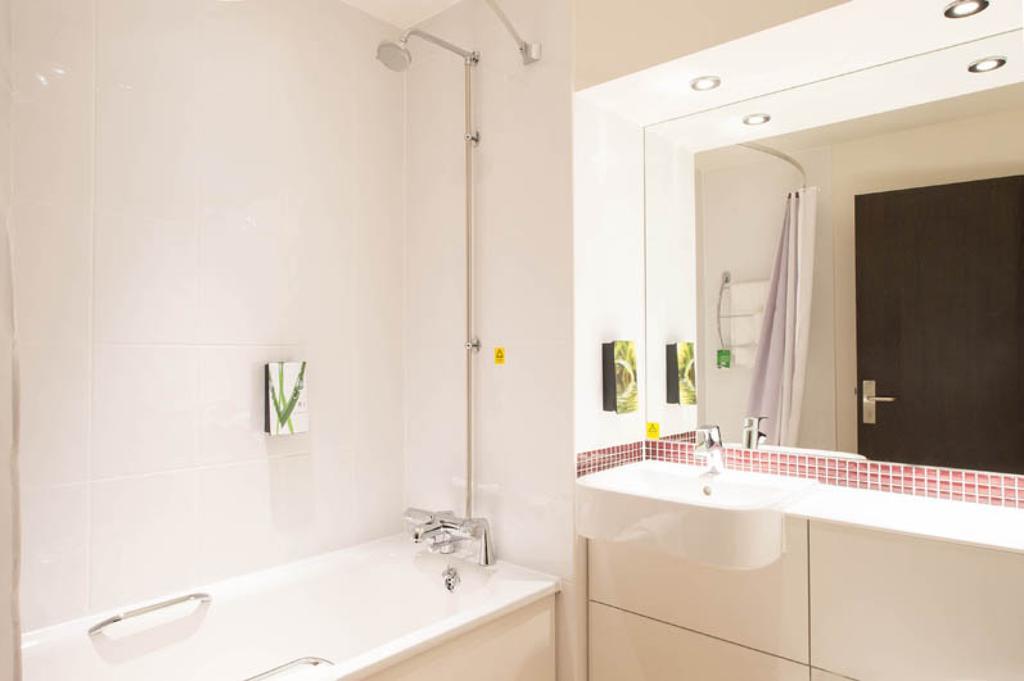 Premier Inn Glasgow - Bellshill Мотеруэлл Экстерьер фото