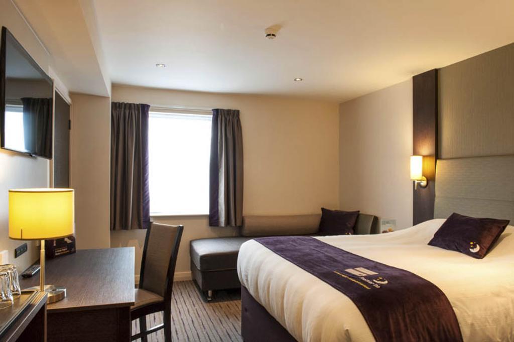 Premier Inn Glasgow - Bellshill Мотеруэлл Экстерьер фото